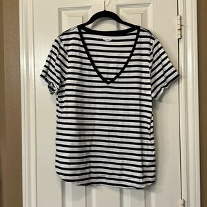 Old Navy Everywear Black and White Striped V-Neck Shirt- Size L
